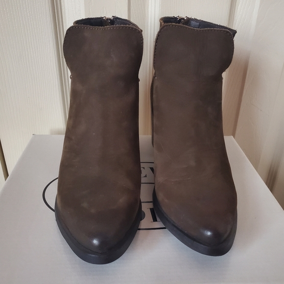 Steve Madden Pointed Toe Boots - Picture 2 of 6